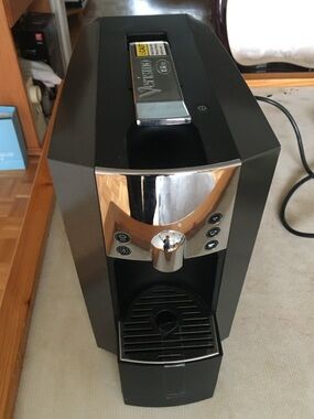 Preowned Starbucks Verismo K-fee Black Coffee Maker Machine Pods Black/Silver